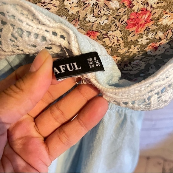 Zaful Contrast embroidery Cami Romper - Picture 9 of 9